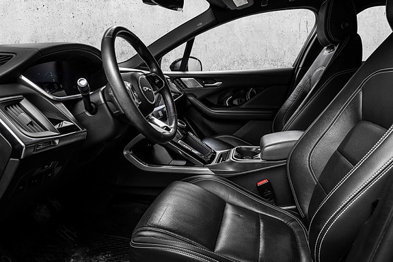 Jaguar I-PACE 15 of 30