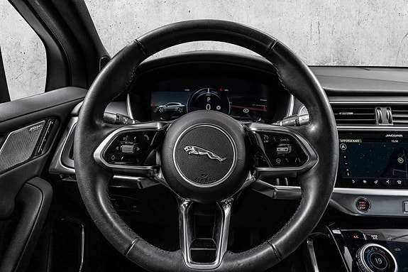 Jaguar I-PACE 18 of 30