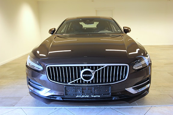 Volvo S90 2 of 5