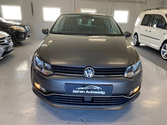 Volkswagen Polo 2 of 5