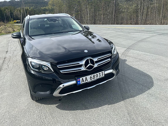 Mercedes-Benz GLC350 e 3 of 10