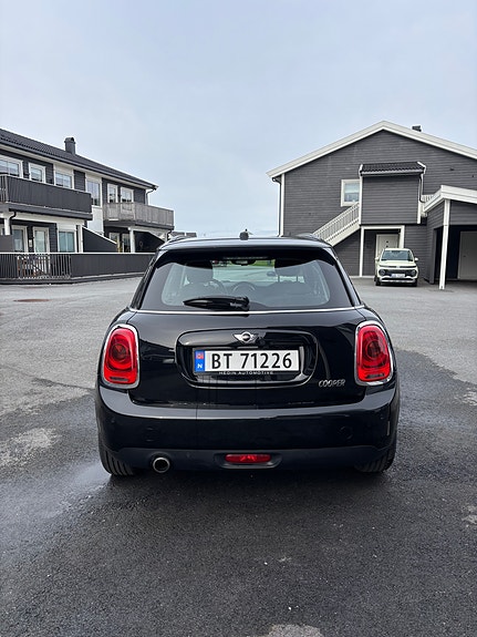 MINI Cooper 4 of 5
