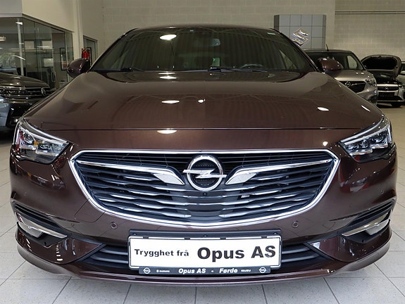 Opel Insignia 2 of 5