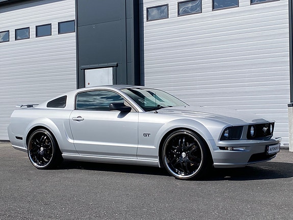 Ford Mustang 4 of 30