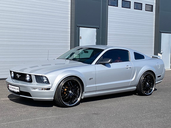 Ford Mustang 2 of 30