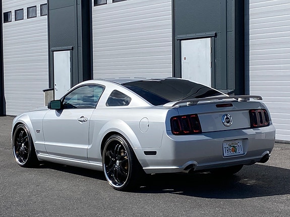 Ford Mustang 8 of 30