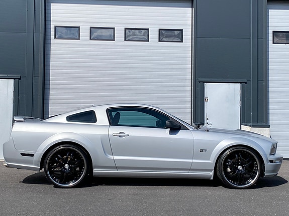 Ford Mustang 6 of 30
