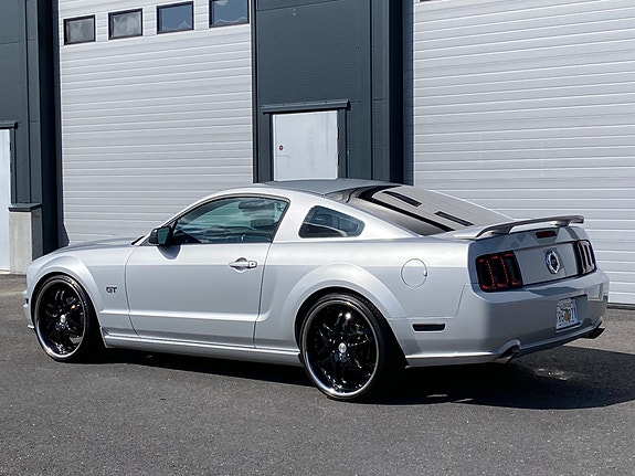 Ford Mustang 9 of 30