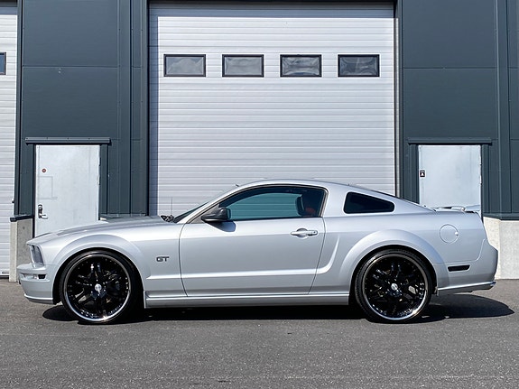 Ford Mustang 7 of 30