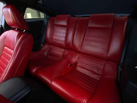 Ford Mustang 24 of 30