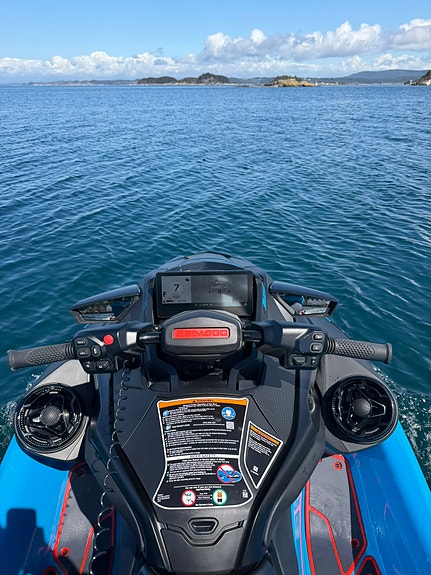SeaDoo RXT X 325 - 15 Timer 4 of 5