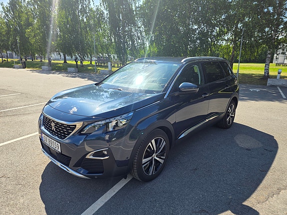 Peugeot 5008 2 of 5