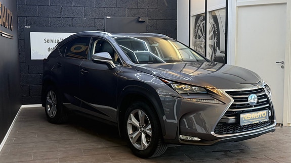 Lexus NX300h 2 of 5
