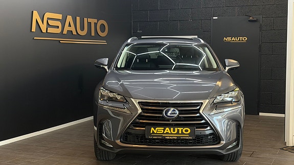 Lexus NX300h 3 of 5