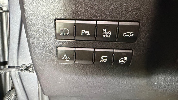 Lexus NX300h 30 of 30