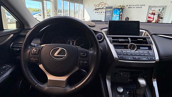Lexus NX300h 20 of 30