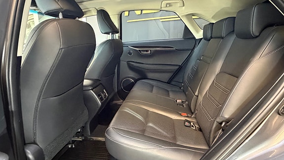 Lexus NX300h 15 of 30