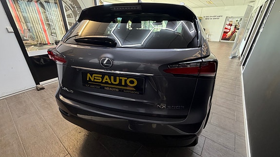 Lexus NX300h 8 of 30