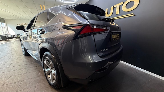 Lexus NX300h 7 of 30