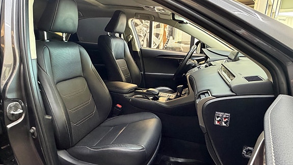 Lexus NX300h 12 of 30