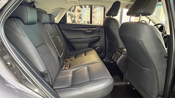 Lexus NX300h 14 of 30