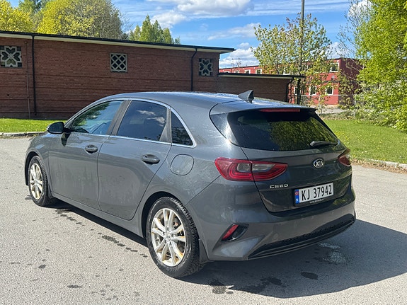 Kia Ceed 3 of 5