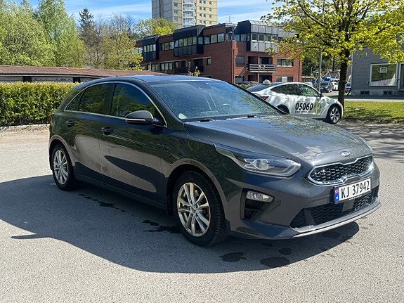 Kia Ceed 2 of 5