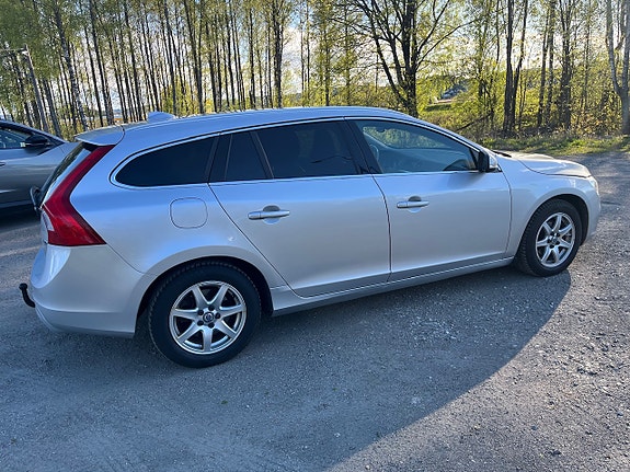 Volvo V60 4 of 5