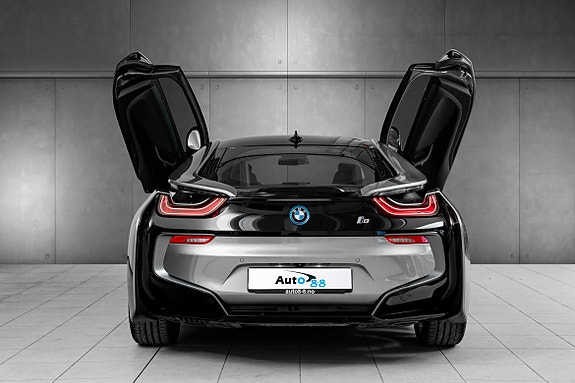 BMW i8 13 of 30