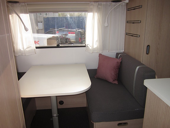 Adria Aviva 400 PS 8 of 8