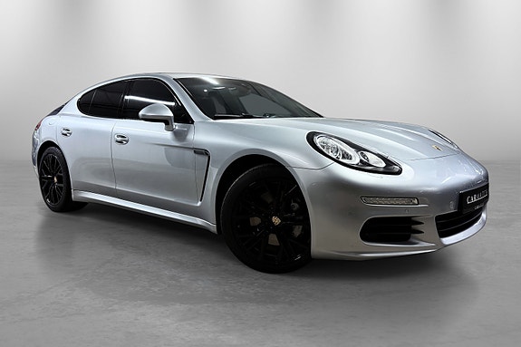 Porsche Panamera 4 of 5