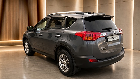 Toyota RAV4 4 of 5