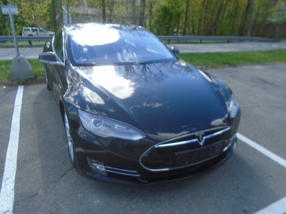 Tesla Model S 3 of 5