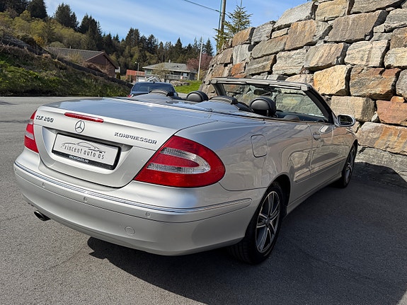 Mercedes-Benz CLK-Klasse 15 of 30