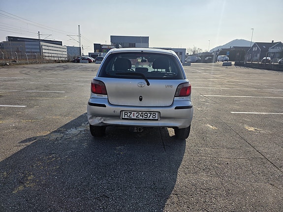 Toyota Yaris 5 of 14