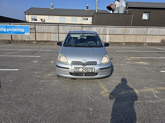 Toyota Yaris 9 of 14