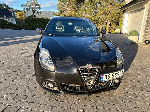 Alfa Romeo Giulietta 3 of 5