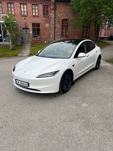 Tesla Model 3 2 of 20