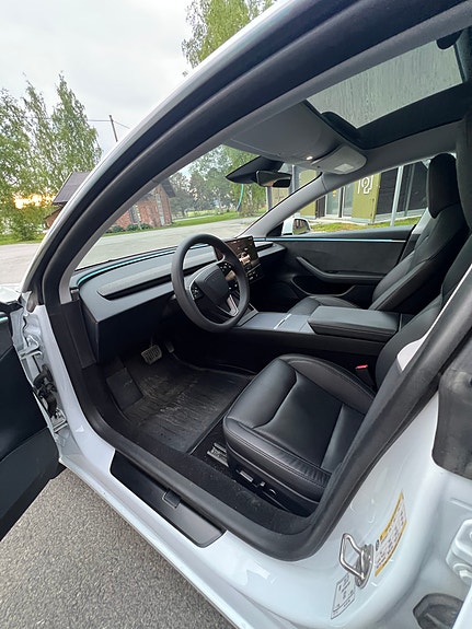 Tesla Model 3 16 of 20
