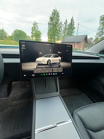Tesla Model 3 18 of 20