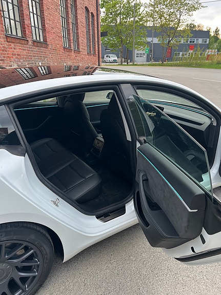 Tesla Model 3 13 of 20