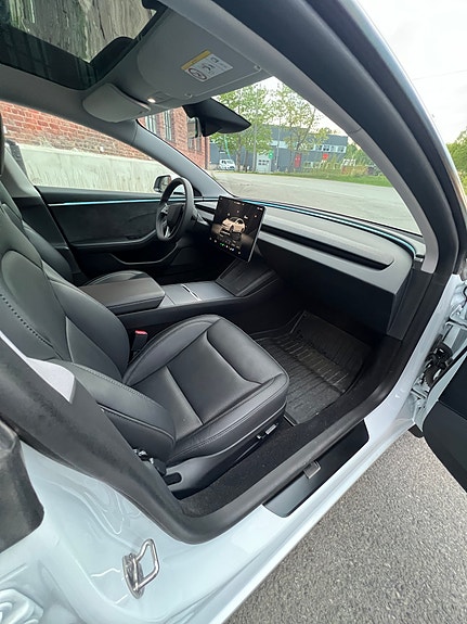 Tesla Model 3 11 of 20
