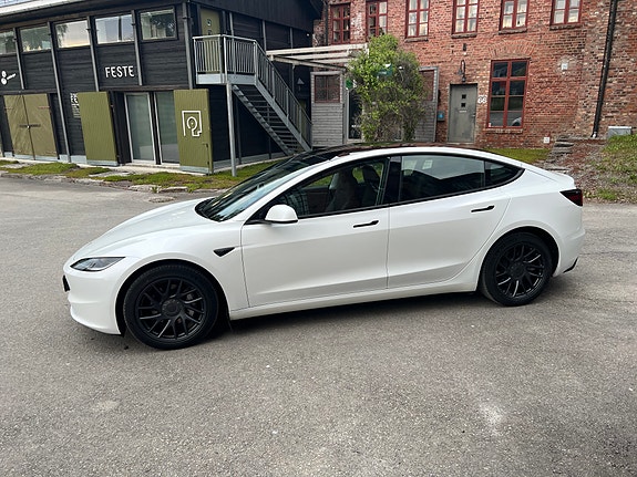 Tesla Model 3 3 of 20