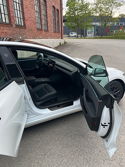 Tesla Model 3 10 of 20