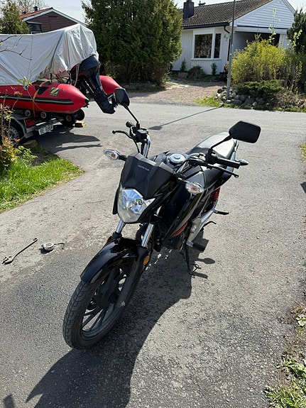 Honda CB 125F 8 of 8