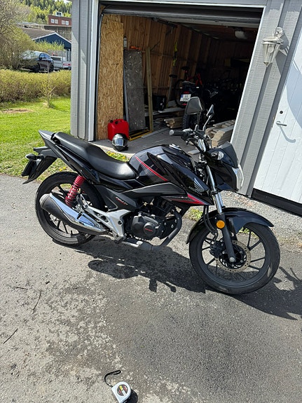 Honda CB 125F 2 of 8