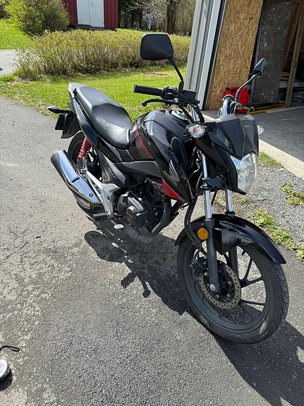Honda CB 125F 5 of 8