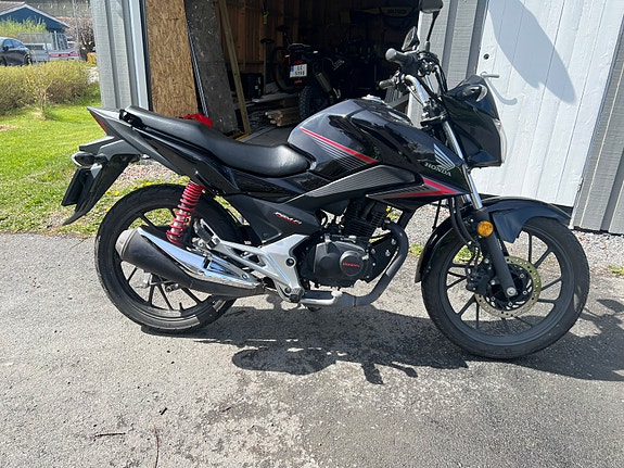 Honda CB 125F 3 of 8