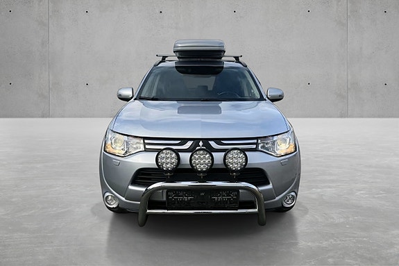 Mitsubishi Outlander 2 of 5