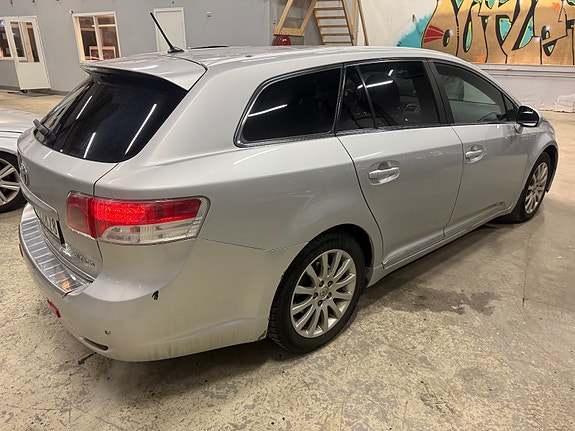 Toyota Avensis 4 of 5